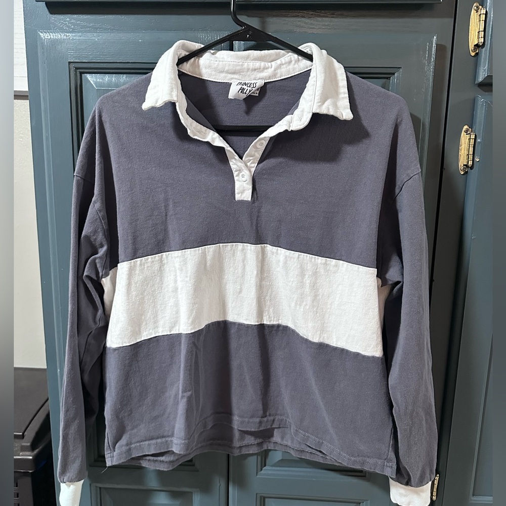 Princess Polly hrayish blue and white Top